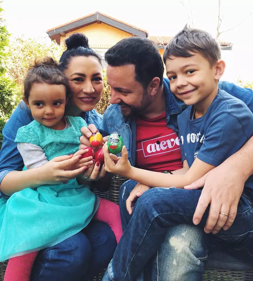 Andra, în cea mai frumoasă ipostază de Paște. Ce familie superbă are