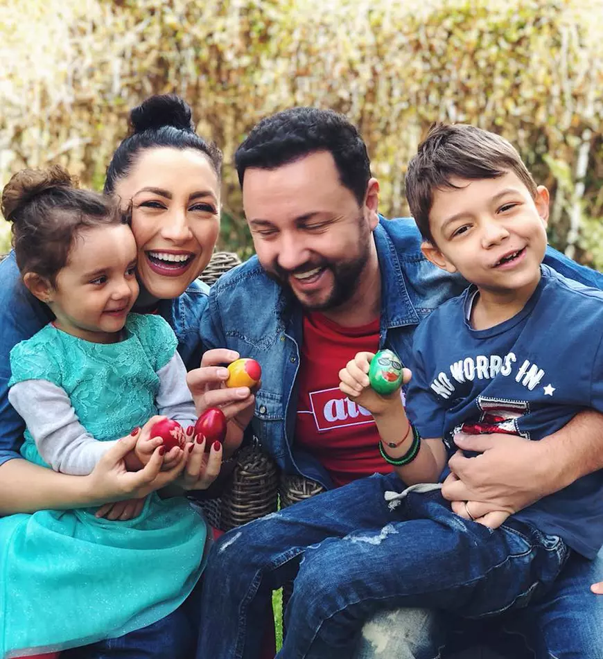 Andra, în cea mai frumoasă ipostază de Paște. Ce familie superbă are