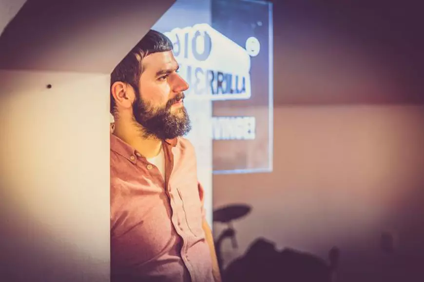 EXCLUSIV/Bogdan Munteanu, omul care știe tot ce se întâmplă cool în oraș. Fost politehnist, fost corporatist, acum promoter de underground