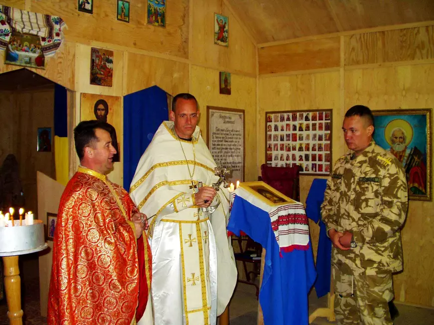 Povestea preotului care a ridicat prima biserică românească pe frontul din Afganistan. ”În mijlocul corturilor aveam ceva care ne împlinea pe toţi, Sfânta Biserica Românească”