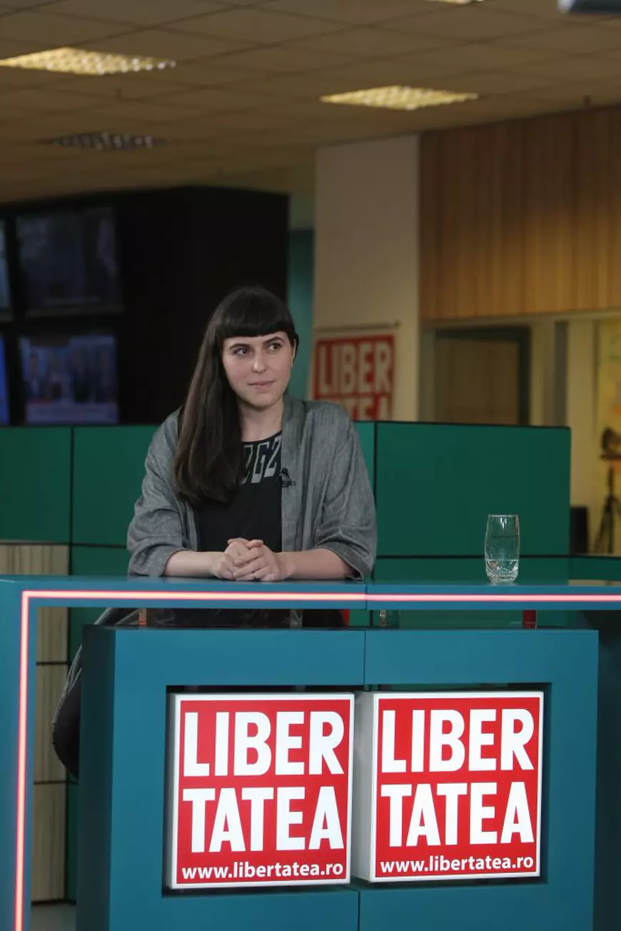 VIDEO EXCLUSIV/Povestea din spatele hainelor lui Celentano din Las Fierbinți. Stilista Monica Florescu a muncit din greu pentru a obține efectul de „murdar”