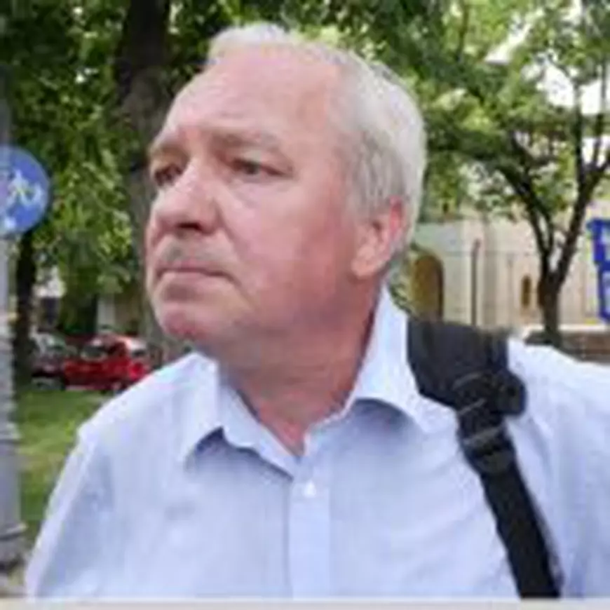 VIDEO / Decizia lui Klaus Iohannis, la judecata străzii. Cum comentează oamenii anunțul preşedintelui despre Viorica Dăncilă.