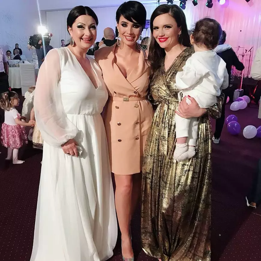 EXCLUSIV. Cât ”s-a dat la masă” și ce sumă s-a strâns la botezul fetiței Gabrielei Cristea și a lui Tavi Clonda. 35.000 de euro pentru Victoria