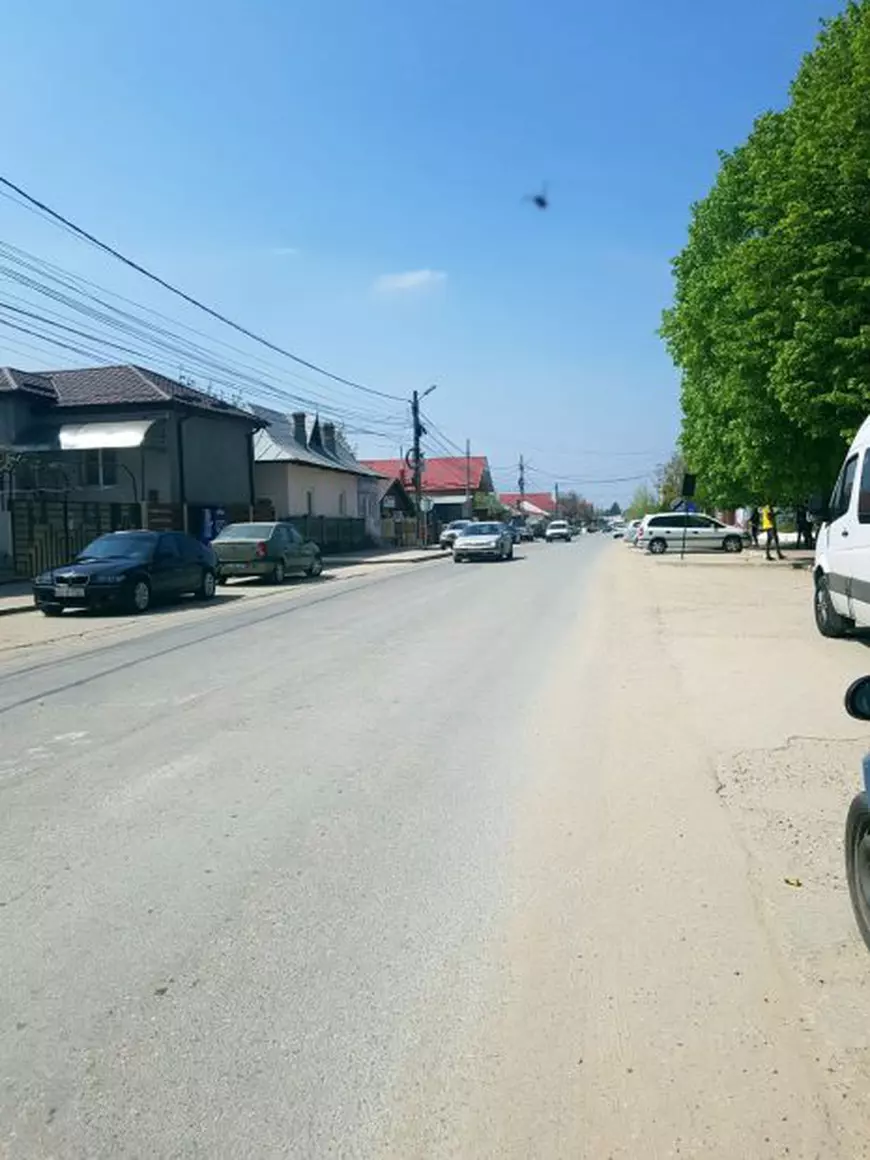 FOTO / Primarul din Dăbuleni vrea autobuze electrice și stații pe străzile încă neasfaltate ale orașului