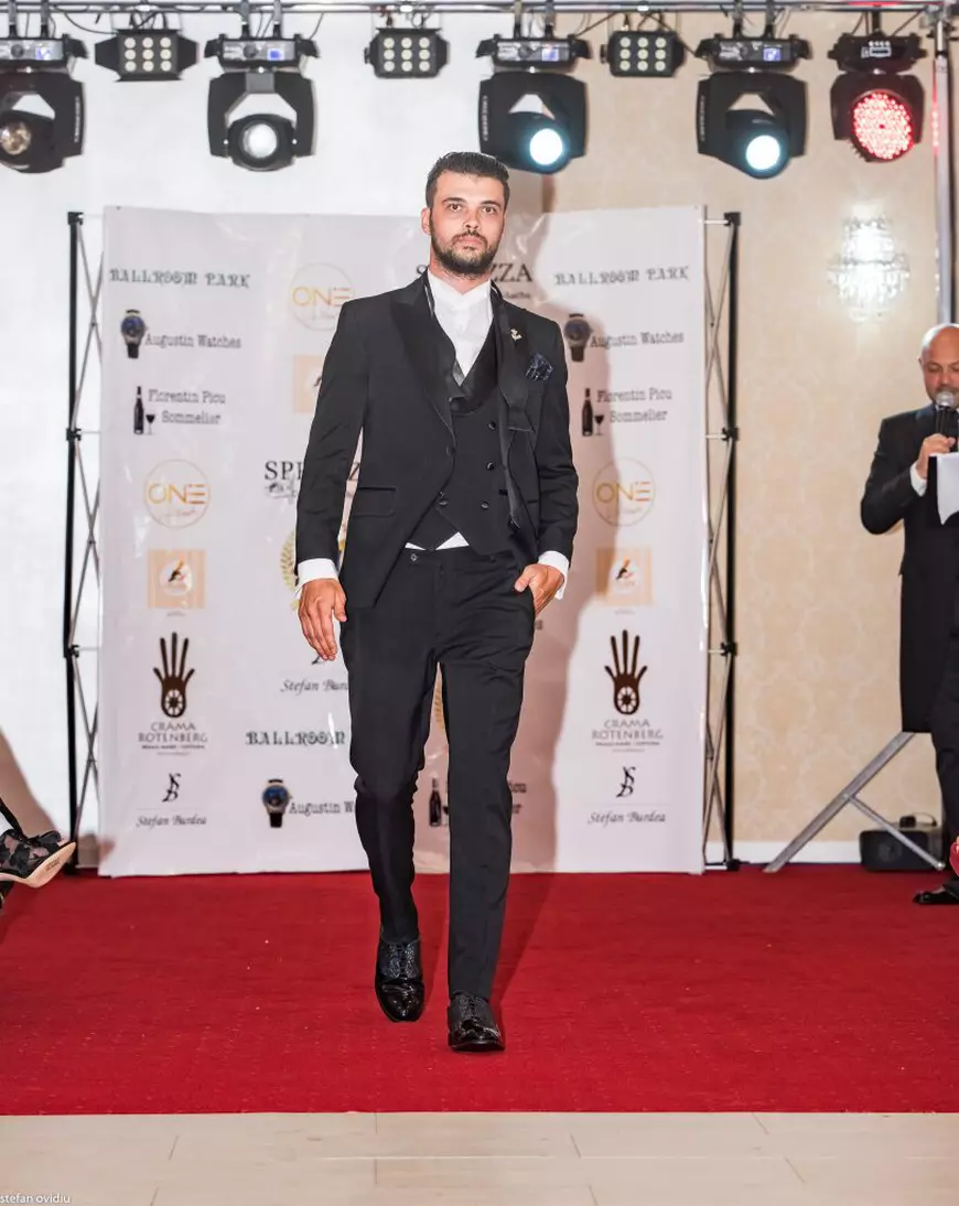 Marius Elisei și-a dorit să devină manechin