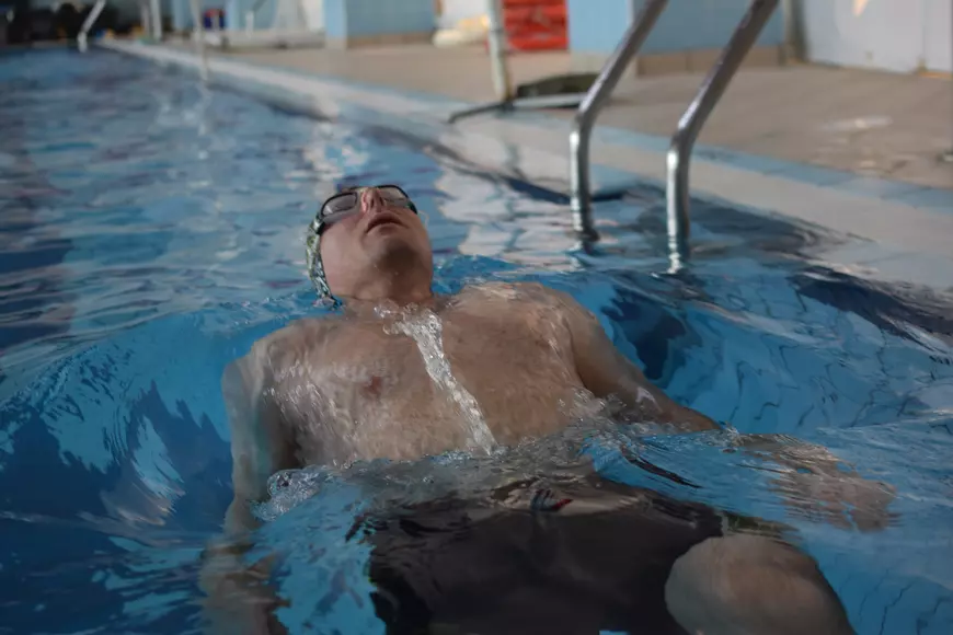 Marius Iovi în bazin 
