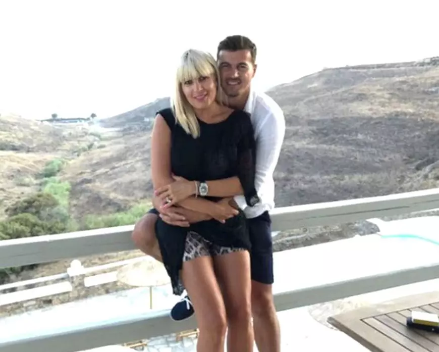 Unde petrece iubitul Elenei Udrea mini-vacanta de 1 Mai. Ea in Costa Rica, el cu... animalele