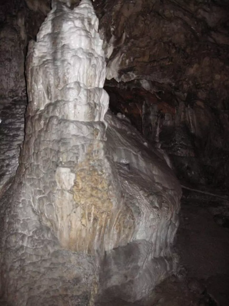 FOTO / România călătoare: Peștera Muierii, locul cu istorie de zeci de mii de ani și adăpostul femeilor și copiilor în vreme de război