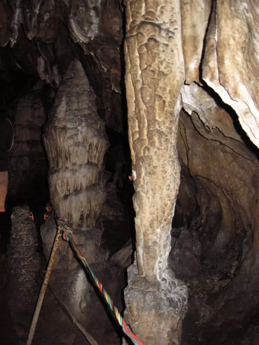 FOTO / România călătoare: Peștera Muierii, locul cu istorie de zeci de mii de ani și adăpostul femeilor și copiilor în vreme de război