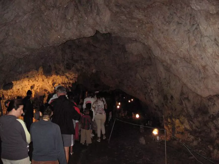 FOTO / România călătoare: Peștera Muierii, locul cu istorie de zeci de mii de ani și adăpostul femeilor și copiilor în vreme de război