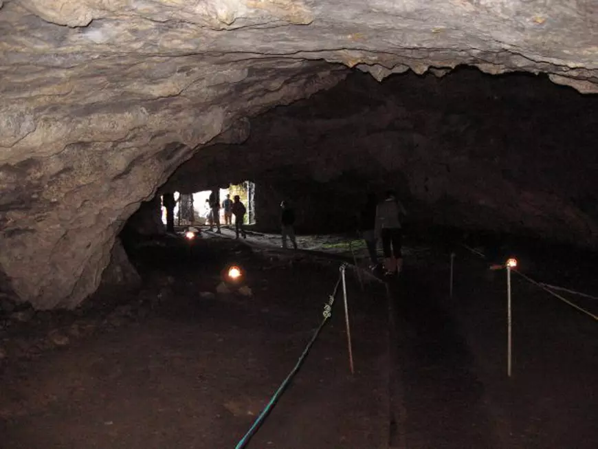 FOTO / România călătoare: Peștera Muierii, locul cu istorie de zeci de mii de ani și adăpostul femeilor și copiilor în vreme de război