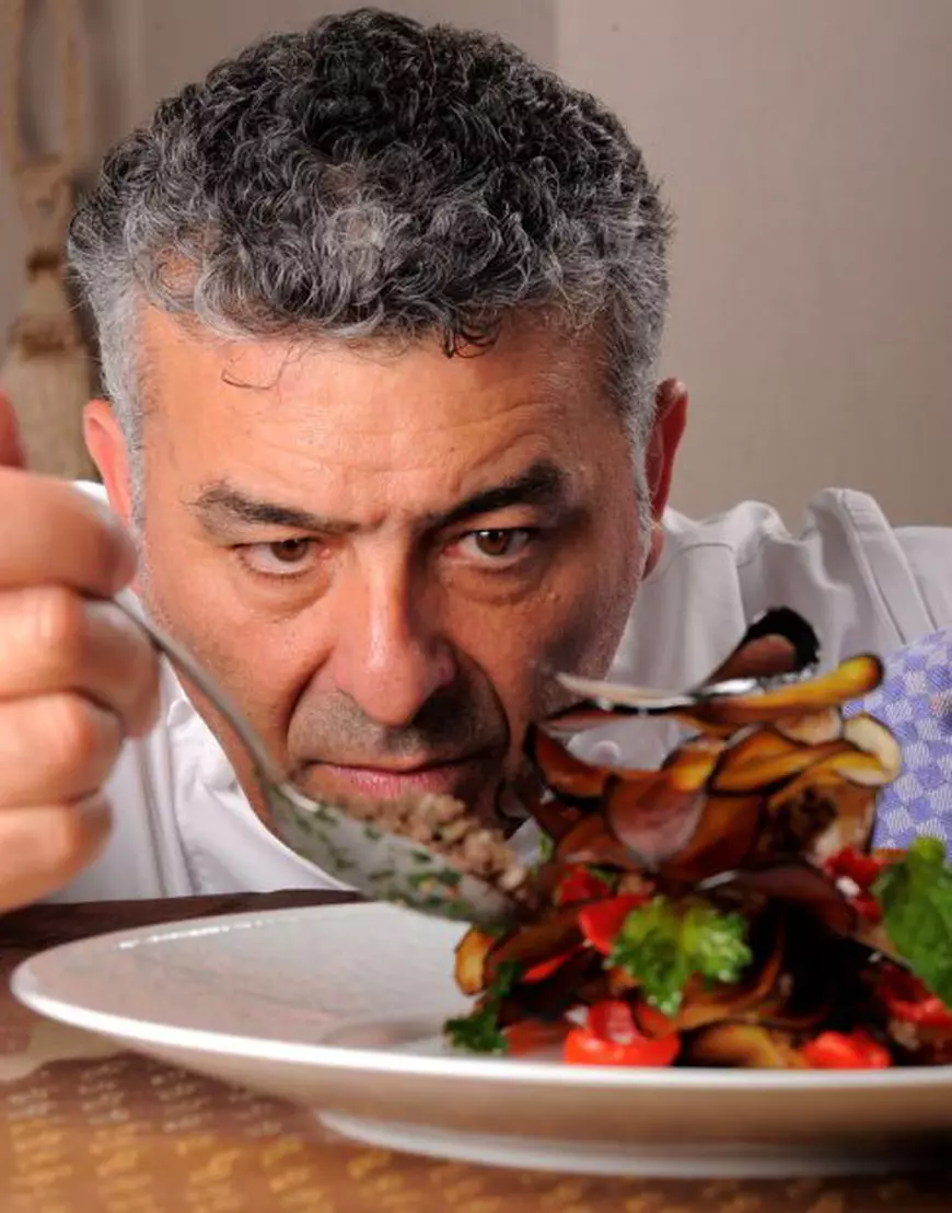 VIDEO EXCLUSIV/ Chef Joseph Hadad spune că n-are atâția bani pe cât crede lumea. ”Încerc să fac lucruri deosebite pentru românii noștri”