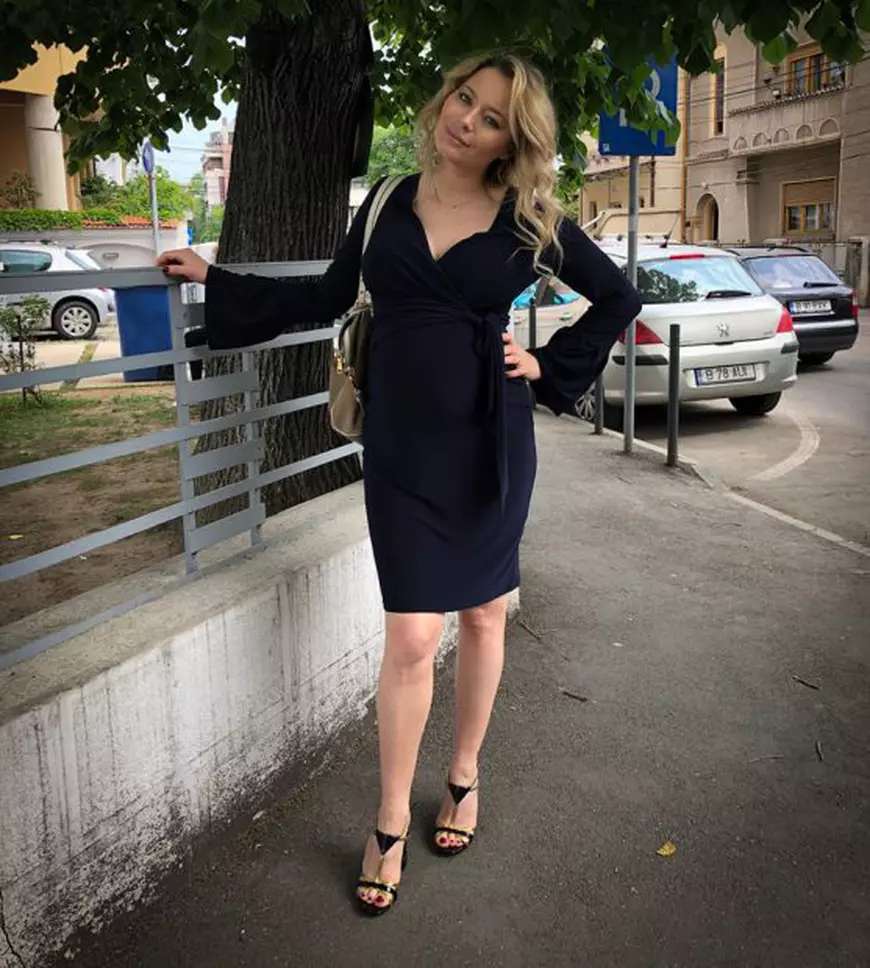 Laura Cosoi