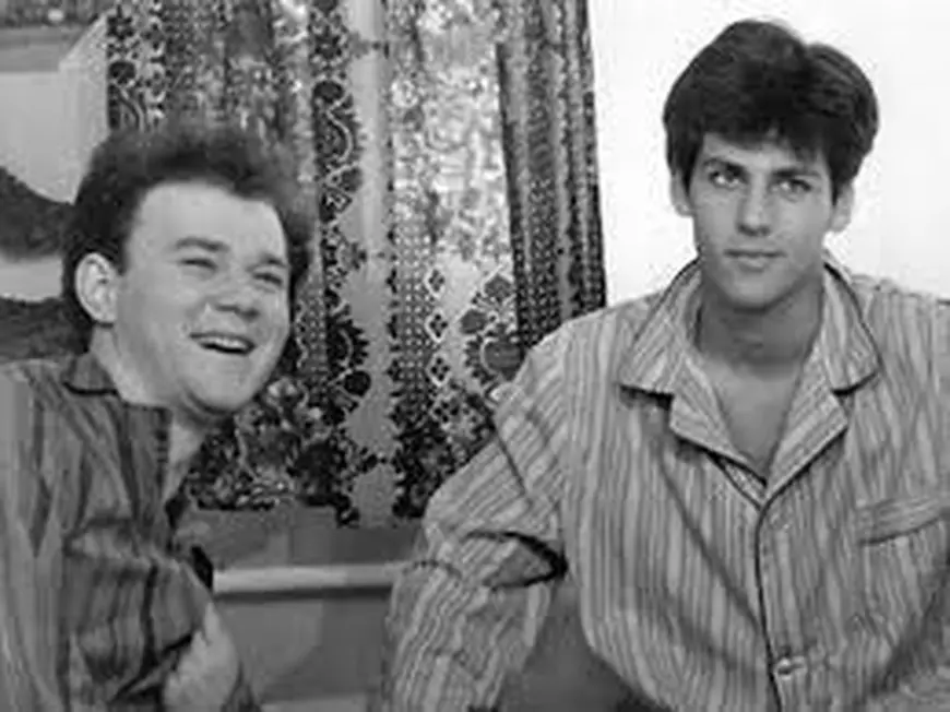 Fiul lui Ștefan Bănică jr. joacă într-o piesă interzisă colegilor lui de clasă! ”Împarte” rolul cu fiul lui Mihai Constantin, colegul de acum 32 de ani al tatălui său