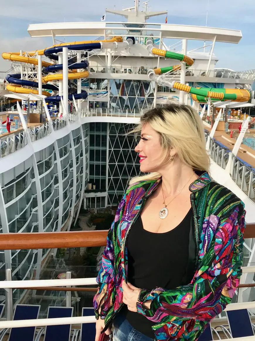 FOTO EXCLUSIV/Loredana Groza a petrecut pe cel mai mare vas de croazieră din lume. „Fiica mea a spus că a fost cea mai frumoasă vacanță”