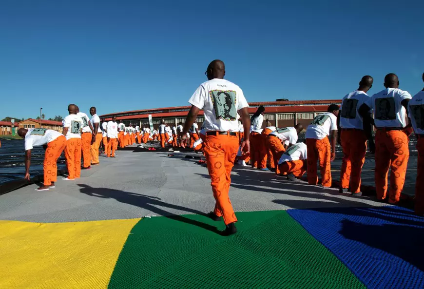 Un portret al lui Mandela, care se vede din spațiu