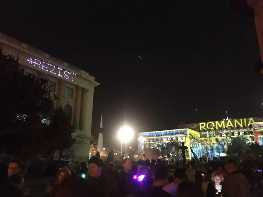 Mesajul #Vă vedem, proiectat pe fațada Muzeului Național de Artă - FOTO și VIDEO