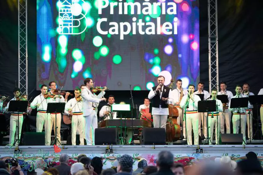Primăria Capitalei și-a angajat orchestră. Ei au cântat pe scena din Parcul Herăstrău