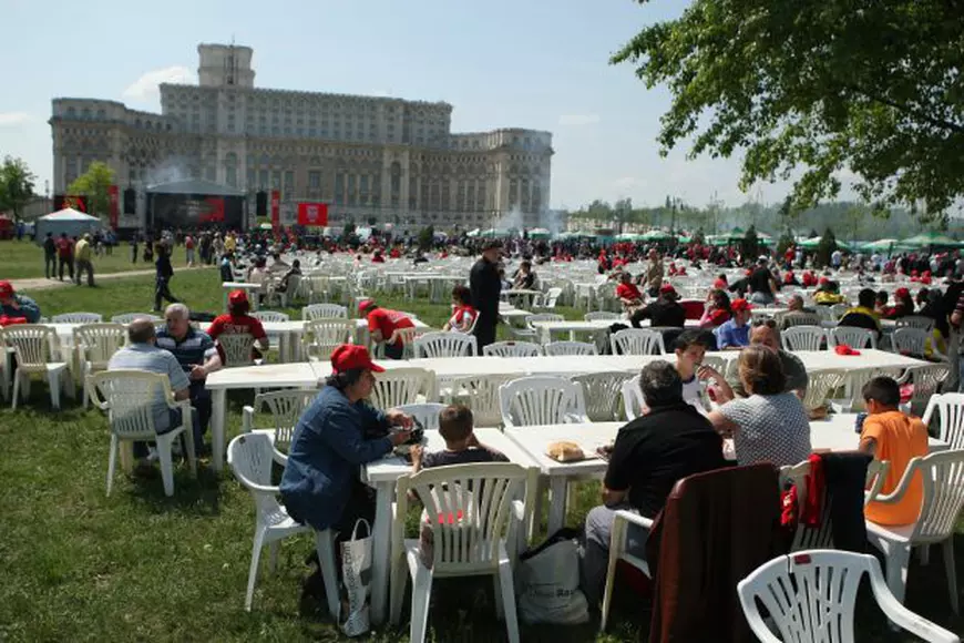 cum petreceau politicienii de 1 mai