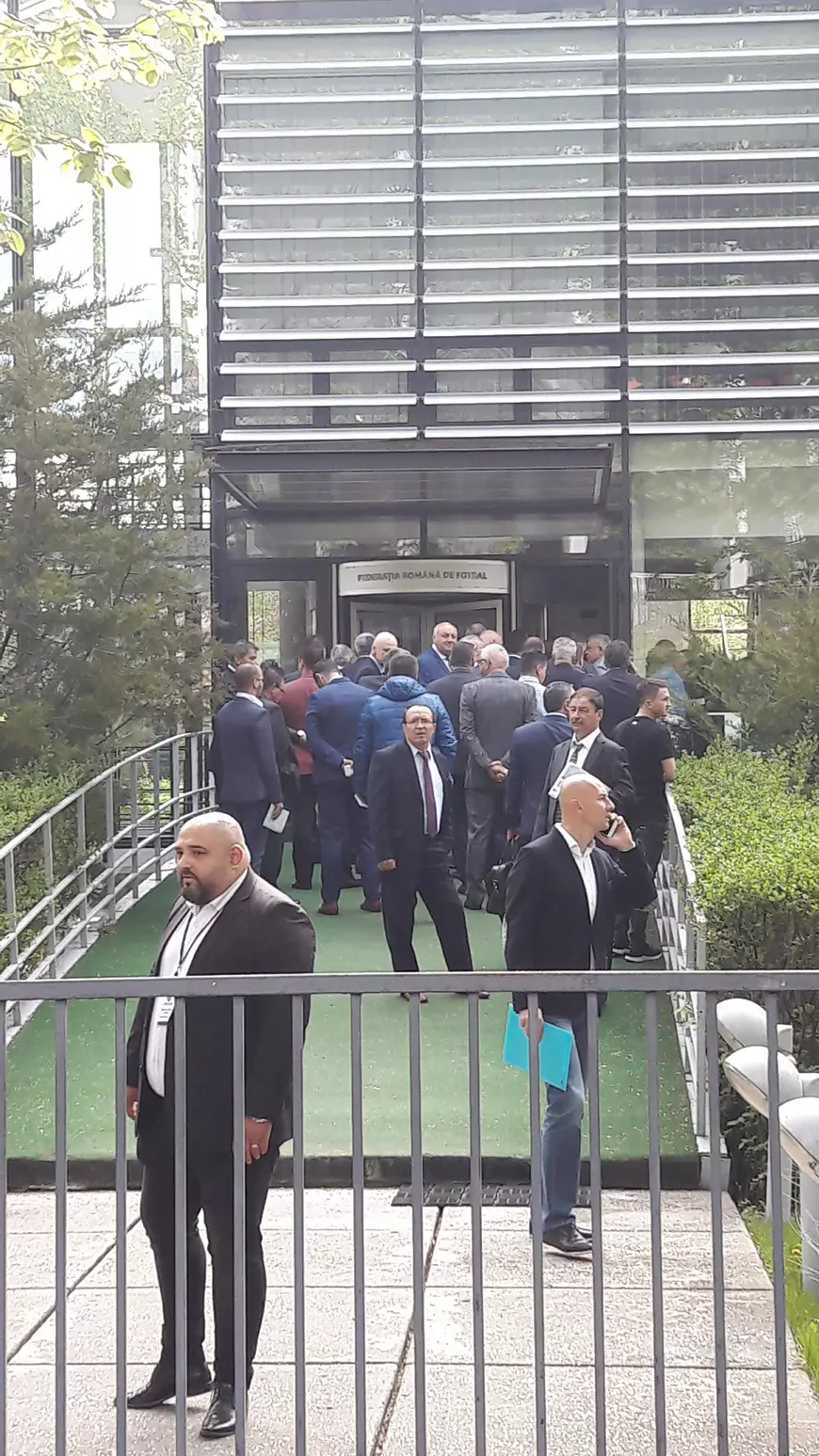 Sediul Federației, păzit de jandarmi și de Poliție înaintea alegerilor FRF 2018 | FOTO