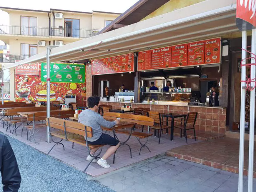 REPORTAJ PE LITORAL/Manager de restaurant la Vama Veche: ”Angajaţii sezonieri sunt o specie pe cale de dispariţie!”