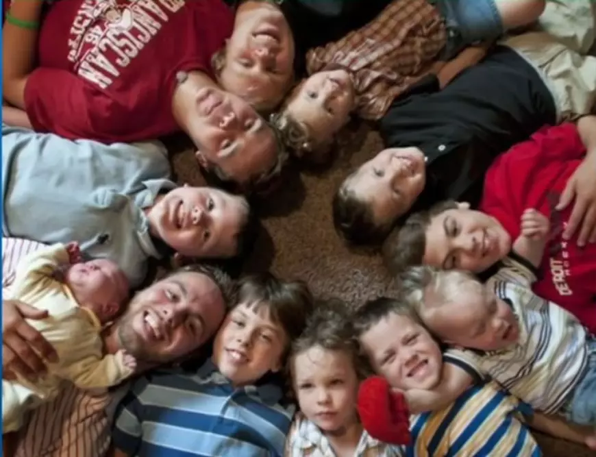 O familie din Statele Unite are 14 băieți