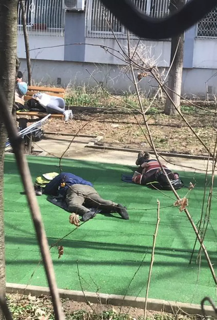 Băncile dintre blocuri, scoase de primărie