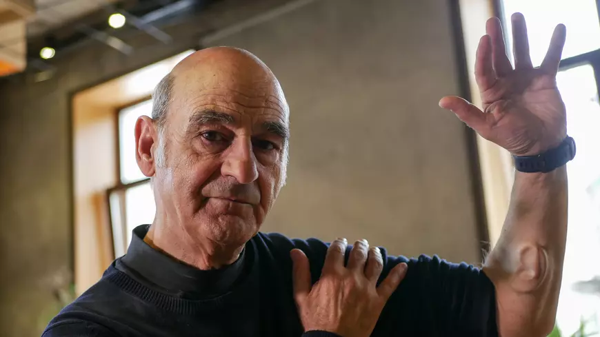 INTERVIU | Stelarc, artistul cu o ureche implantată în braţ: ,,În viitorul apropiat, am putea trăi fără puls" - VIDEO