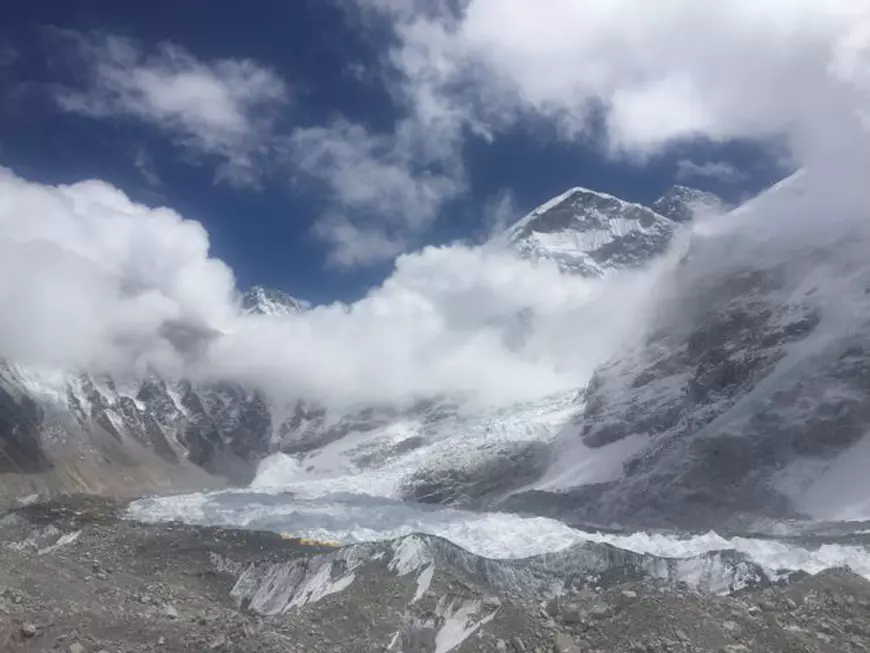 Horia Colibășanu a ajuns în prima tabără de bază de pe Everest. Alpinistul timișorean vrea să deschidă o nouă rută/ FOTO