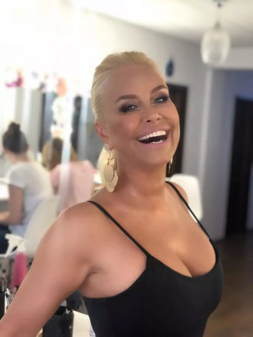 Cine a umplut-o de flori și cadouri pe Vica Blochina. 