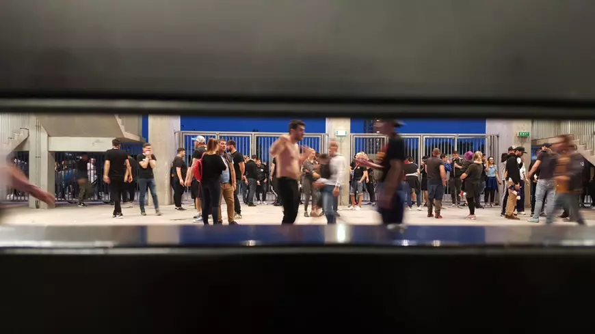 Incidente la meciul Steaua - Rapid. Mai mulți copii, în mijlocul confruntărilor / GALERIE FOTO