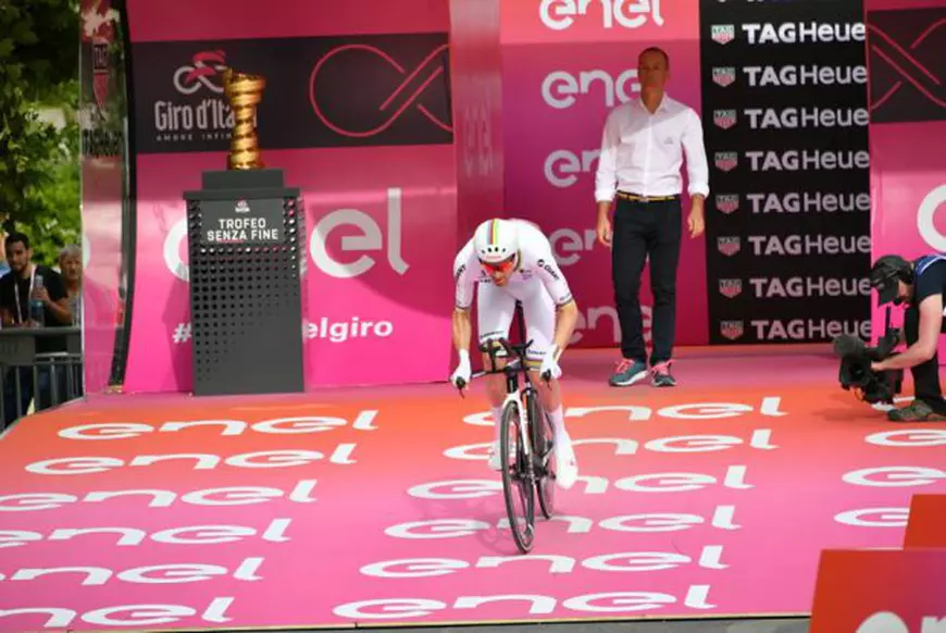 Turul ciclist al Italiei 2018. Sam Bennett, învingător în ultima etapă, la Roma, Chris Froome câștigă în premieră Il Giro | VIDEO