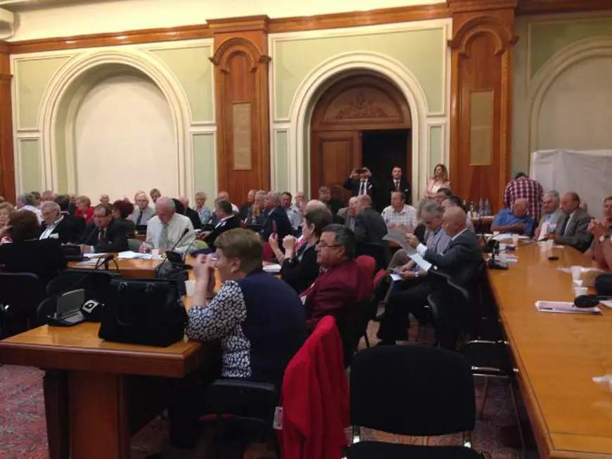 REPORTAJ. Dragnea şi Dăncilă, în uralele pensionarilor PSD. „Ghioceii de la tâmplele voastre, un model de viaţă”