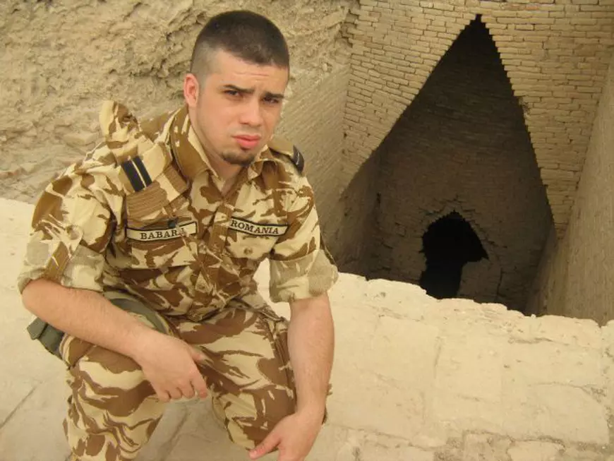 REPORTAJ/ Brașoveanul Cristian Babare îşi împarte viaţa între două pasiuni: salvarea de vieţi şi maşinile de epocă. Cea din 1936 e unică în lume și a apărut în filme