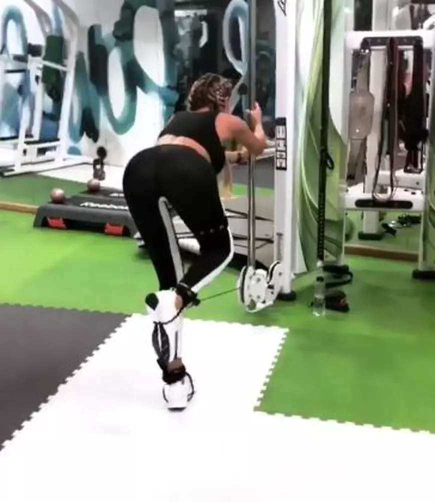 Bianca Drăgușanu trage din greu la sala de sport. Ipostaze sexy la antrenamente | VIDEO