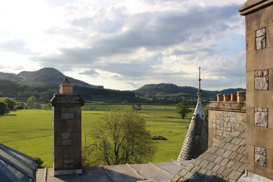 Cum poți deveni lord scoțian cu un castel cu 45 de camera cu doar 5 lire