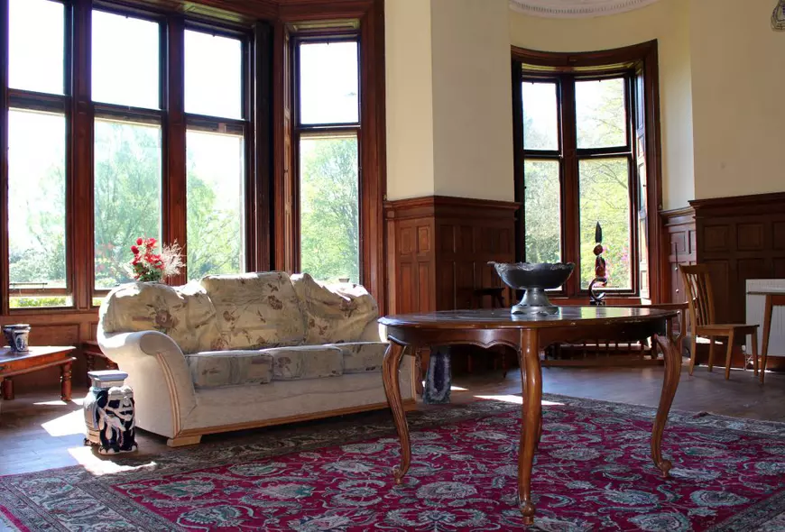 Cum poți deveni lord scoțian cu un castel cu 45 de camera cu doar 5 lire