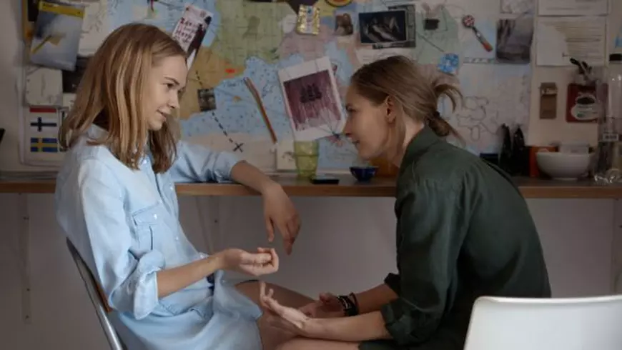 Primul film românesc cu o poveste de dragoste lesbiană. O producție cu buget de câteva mii de euro pentru ”generația Facebook”