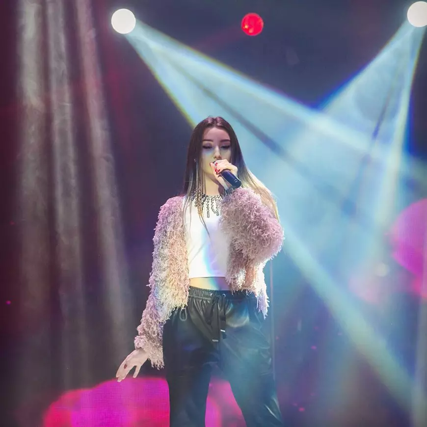 VIDEO EXCLUSIV. Fata lui Cătălin Crișan e subalterna lui Alexandru Arșinel. Tânăra s-a angajat la Teatrul de Revistă