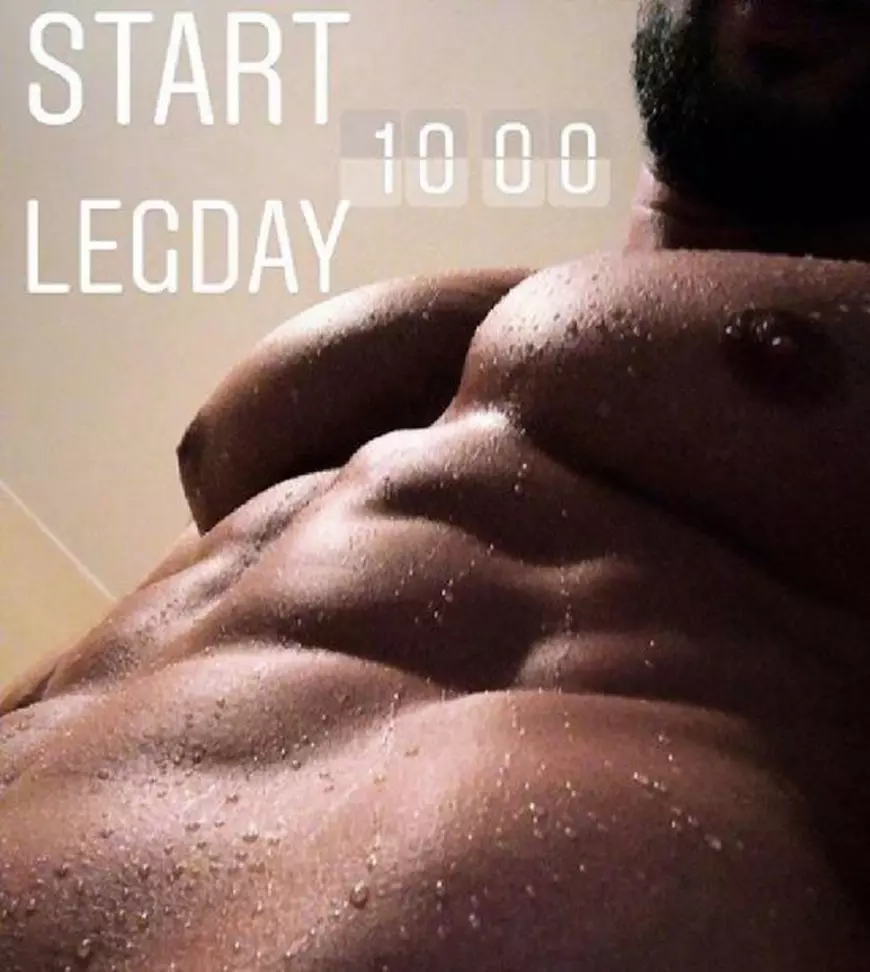 Dorian Popa s-a pozat gol și a făcut imaginea publică. “Ești perfect”