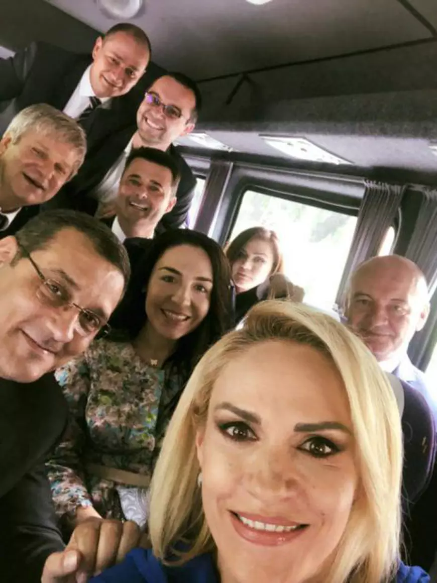 REPORTAJ/ Ce nu s-a văzut la recepția de Ziua Europei, de la Cotroceni; Liderii PSD au venit cu autocarele, Dragnea și Dăncilă au socializat peste o oră (FOTO)