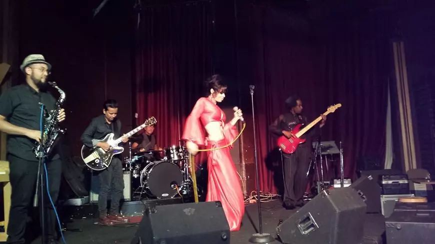 EXCLUSIV/Incredibila poveste a Alinei Fierra, tânăra din România care produce show-uri muzicale în SUA. ”Trăiam într-o cămăruță rece, seara dansam cu mama să nu înghețăm”