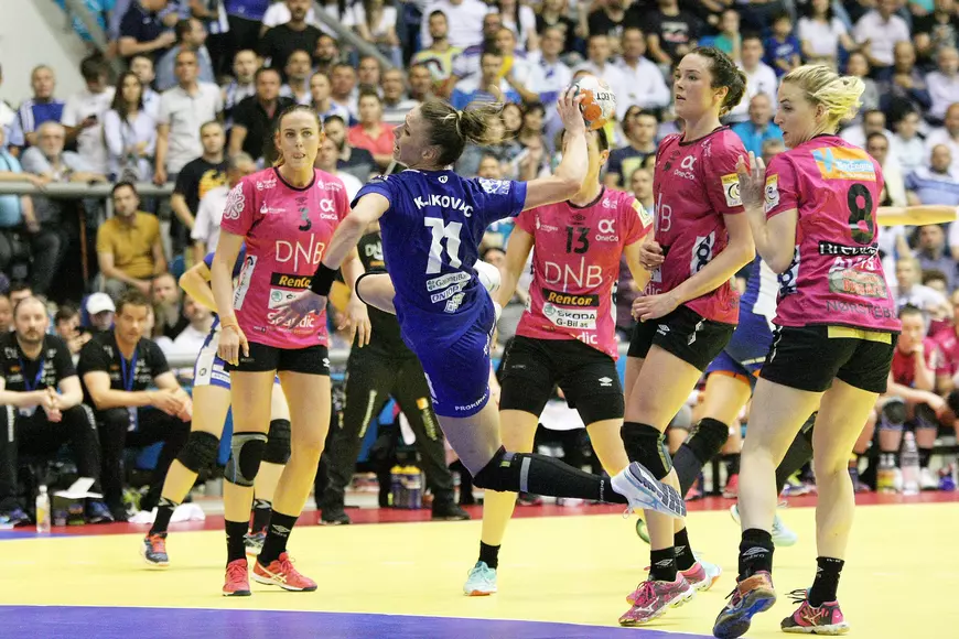 Finala Cupei EHF 2018 la handbal feminin: SCM Craiova - Kristiansand. Triumf dramatic! Trofeul rămâne în Bănie. Eroina DuCKAmanska / GALERIE FOTO