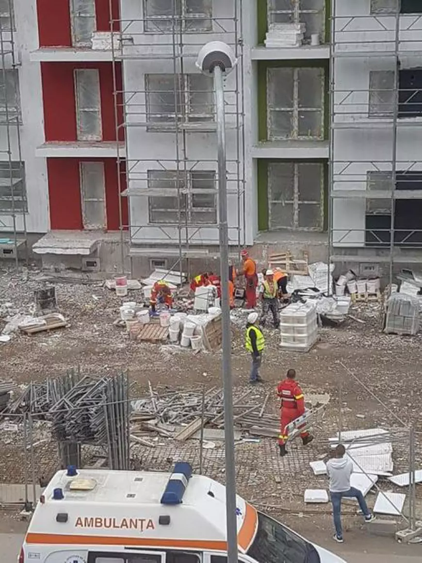 Un muncitor a murit după ce a căzut de pe o schelă, la Braşov