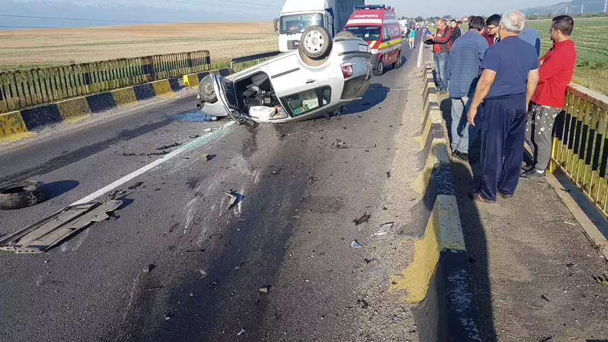 UPDATE: Traficul a fost blocat pe DN1, în urma unui accident soldat cu un mort și doi răniți. Impactul nimicitor, surprins cu o cameră de bord - FOTO