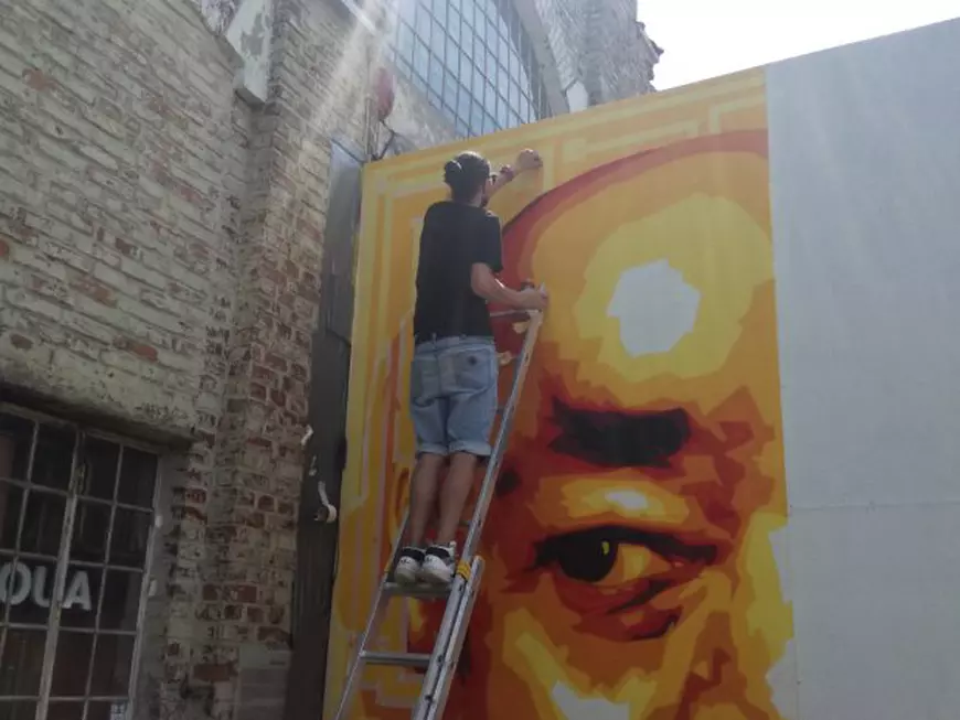 VIDEO. Man & machine. Pictură gigant realizată de oameni şi roboţi în memoria lui Grigore Moisil, părintele informaticii româneşti