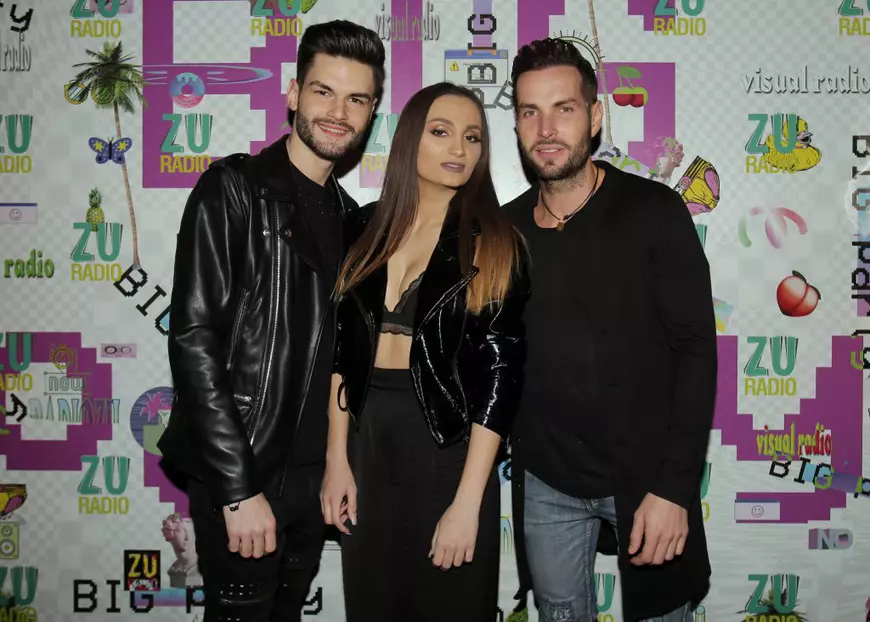 Randi nu lasă pe nimeni să se apropie de hainele lui