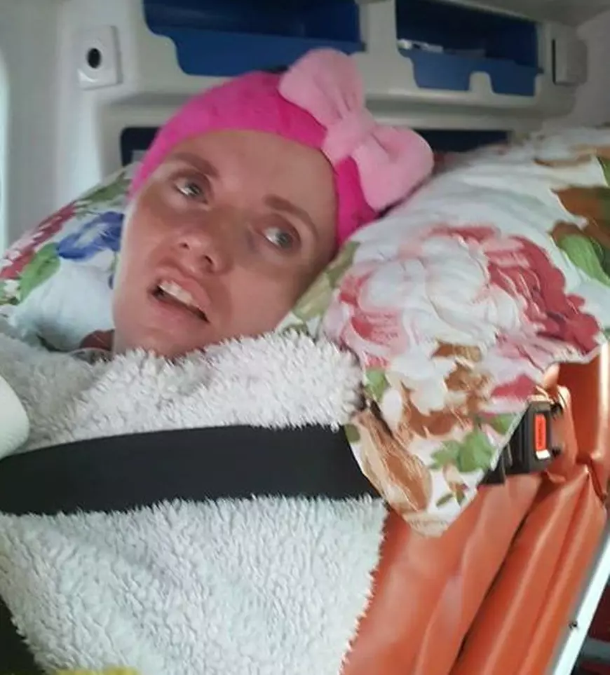 REPORTAJ: Iulia Ganea încearcă un nou tratament cu propriile celule stem, la Bucureşti. Tratamentul din Thailanda nu a dat rezultate