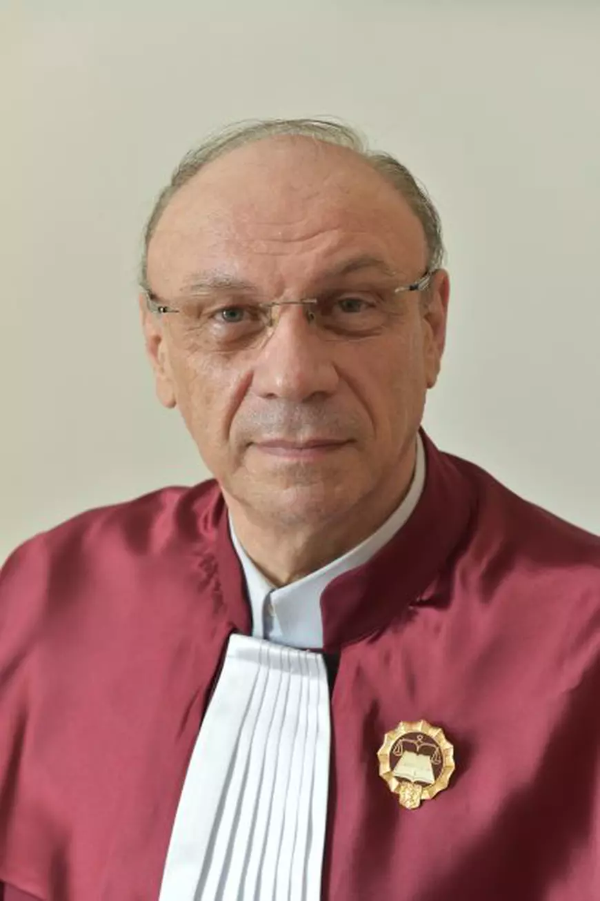 ANALIZĂ/ CCR, arbitrul între partide. Cine sunt judecătorii care s-au opus revocării șefei DNA şi cât de politizată este Curtea