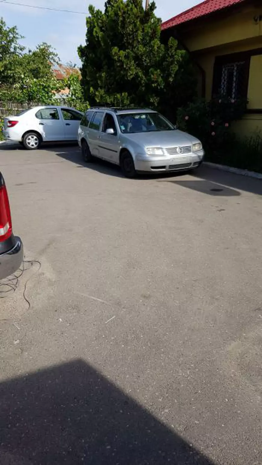 Mai multe percheziţii în Moviliţa ale poliţiştilor din Ilfov la hoţii care fură din maşini s-au desfăşurat în această dimineaţă. 